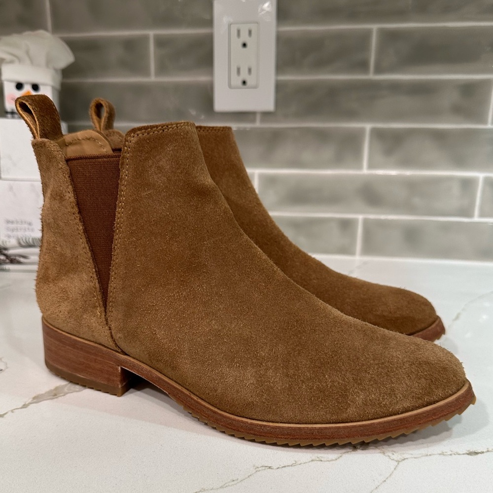 Nisolo Eva Everyday Chelsea Boots. Women’s size 6 M. Color Taupe Suede. - Picture 1 of 11